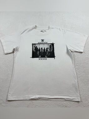 Uniqlo x one piece UT archive t-shirt men’s size M white embroidered crew neck